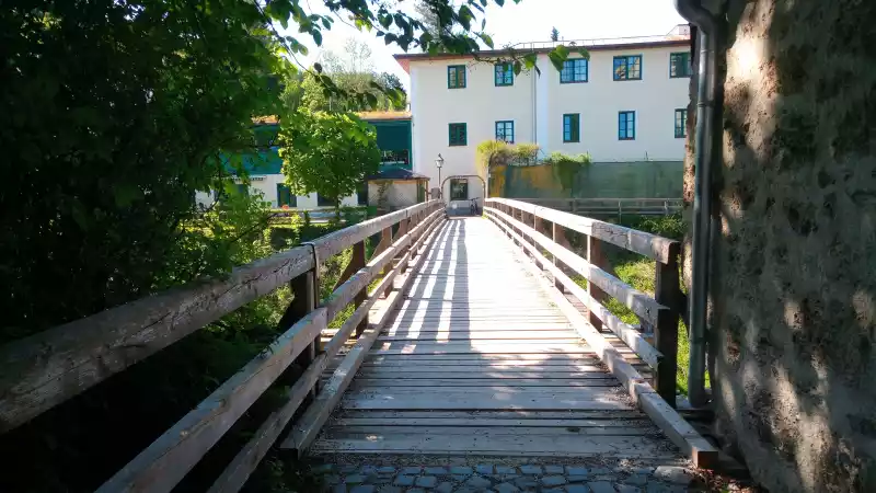 Krankenhausbrücke von Süden Fußgängerbrücke über den Ponlachgraben